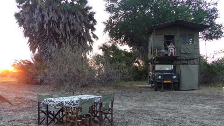 Bush Rovers, Serengeti, Tanzania, Bush rover with dining table