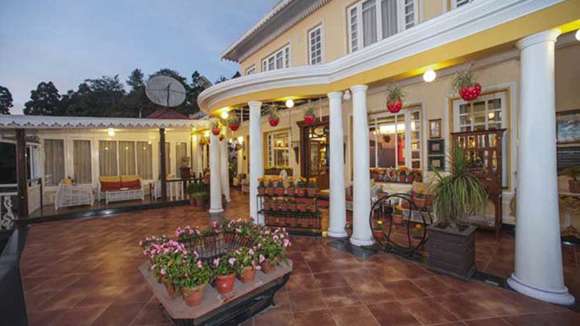 Mayfair Hotel Darjeeling India Garden