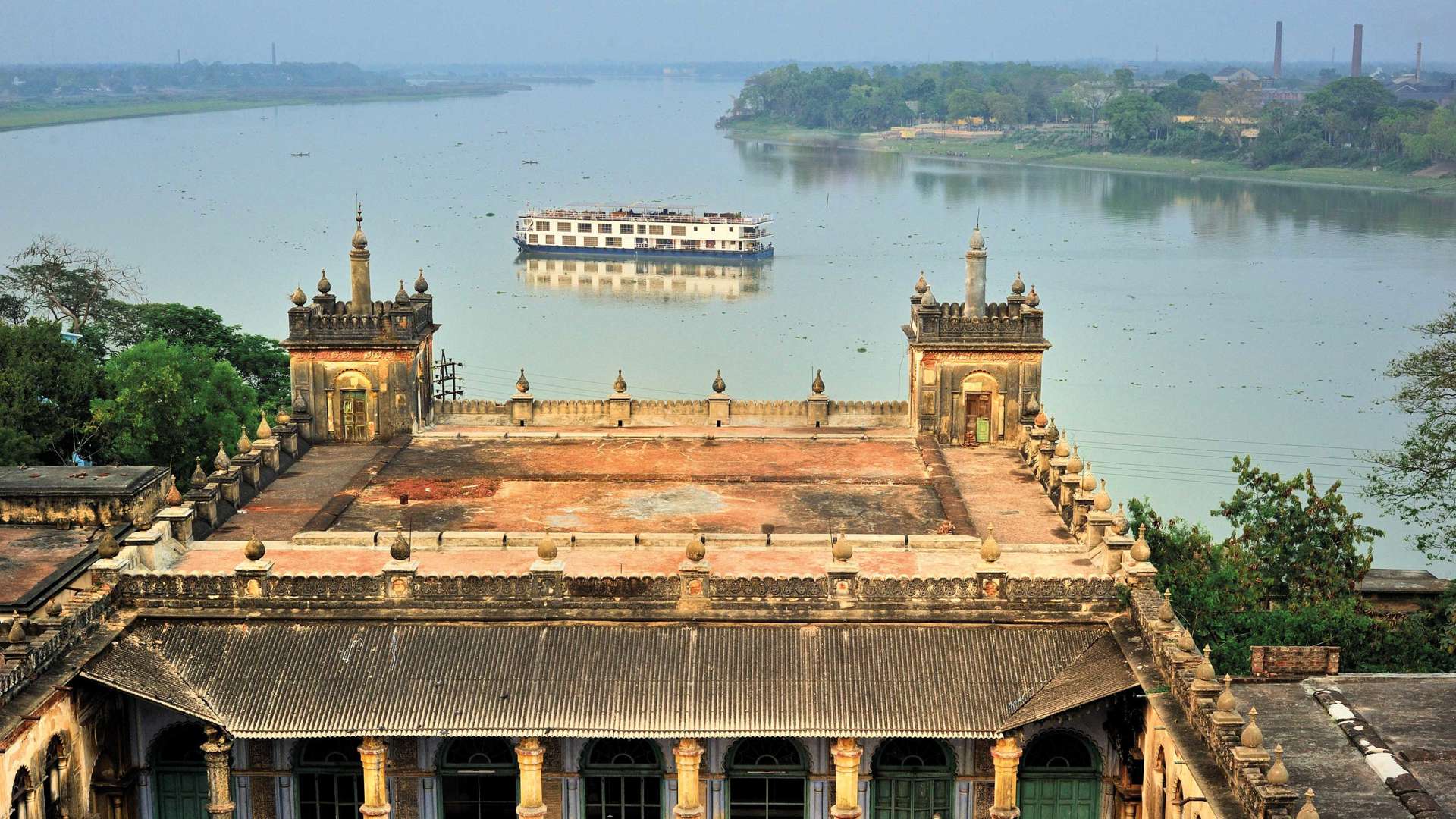RV Rajmahal, River Hooghly, Imambara, India