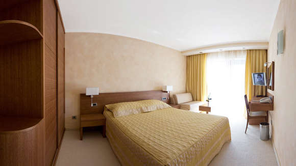 Monte Casa Hotel, Petrovac, Montenegro, Bedroom